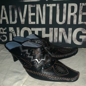 Indigo by Clark’s Boot mule